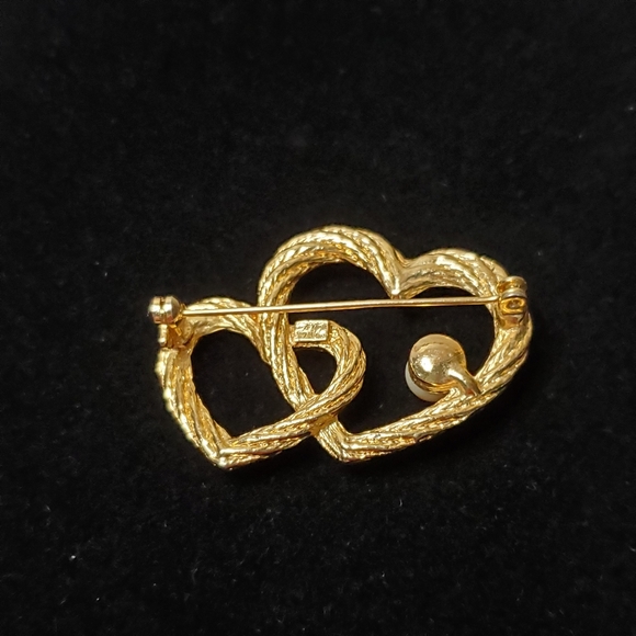 Vintage Signed AAI Goldtone Rope Hearts and Faux Pearl  Brooch/Pin - Picture 5 of 8